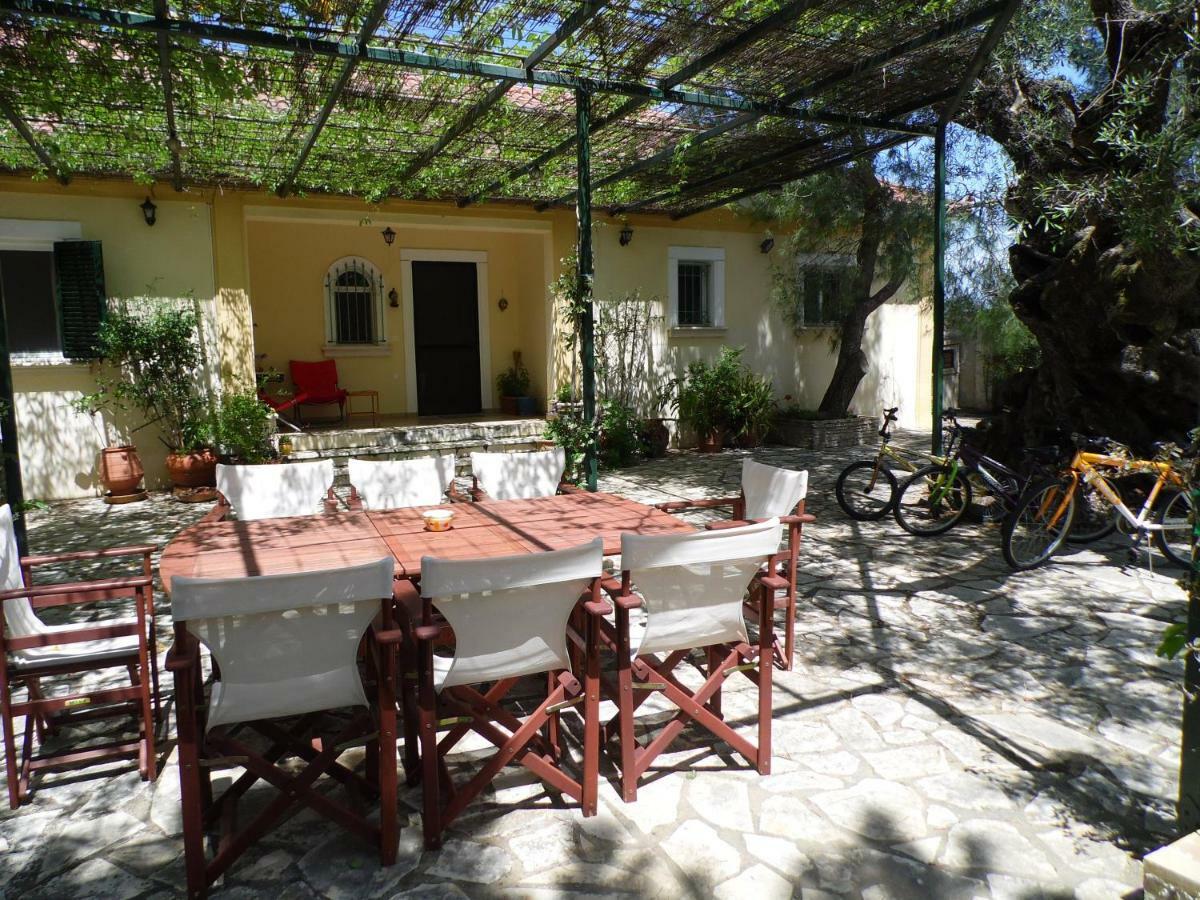 Theni Olive Grove Villa Kato Yerakarion Exteriör bild
